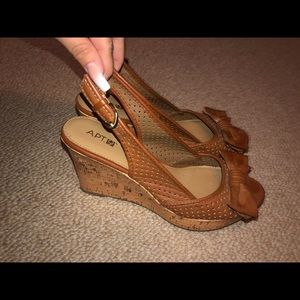Apt 9 Wedges